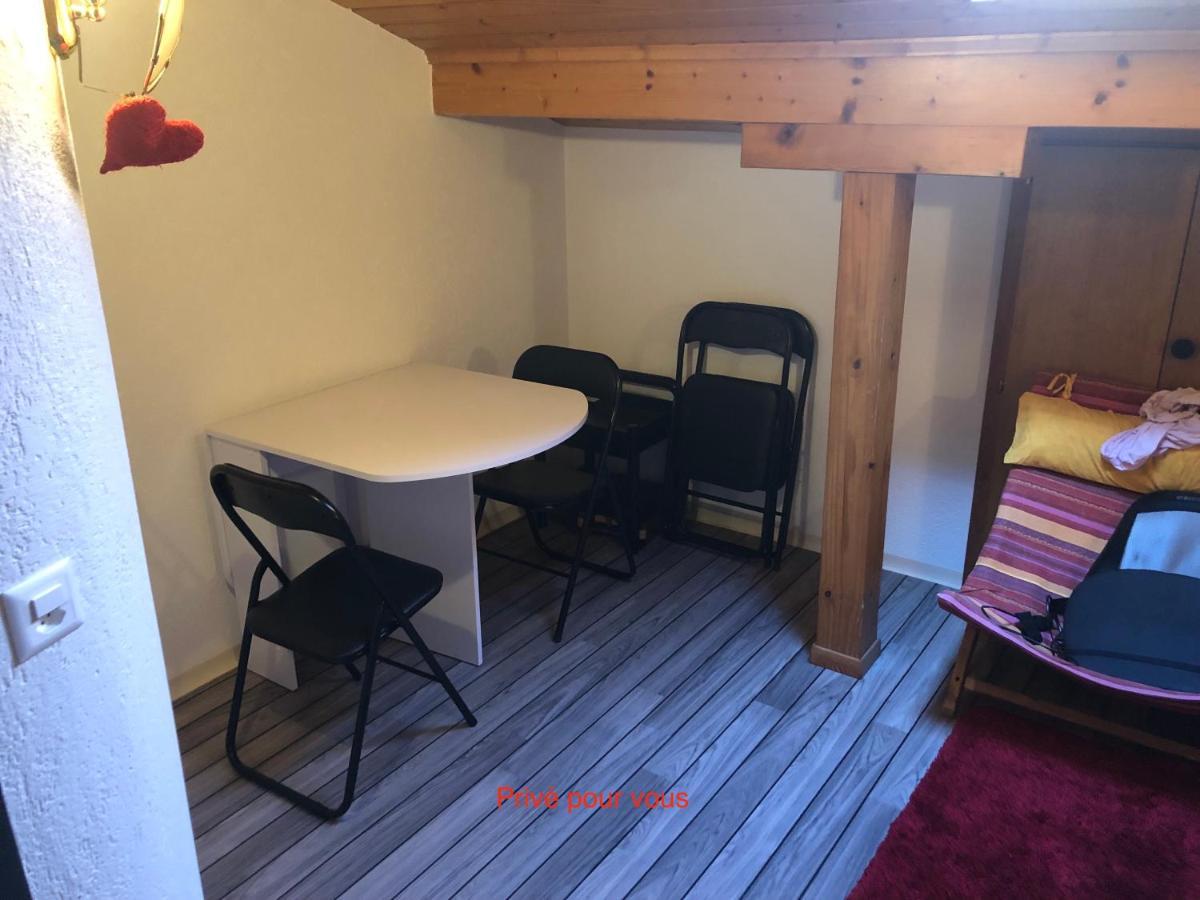Logement chez l'habitant étage indépendant Grône Esterno foto